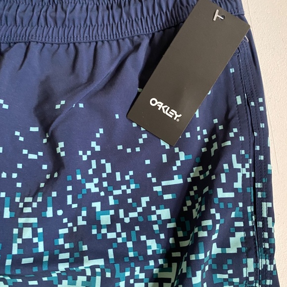 New mens XXL and XL Oakley Beach Pixel shorts - Picture 2 of 5